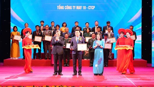 May 10 lần thứ 8 liên tiếp được vinh danh “Doanh nghiệp tiêu biểu vì người lao động”